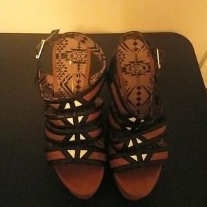 Jessica Simpson 8.5 tan wedges